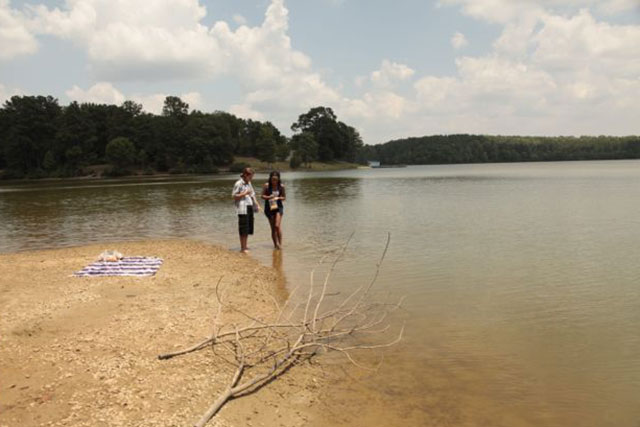 Aliza and Jamie at the beach